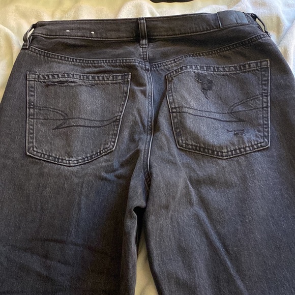 American Eagle High Rise size 8 Ripped Jeans - Picture 4 of 7